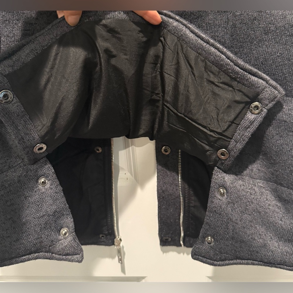 Cozy Quilted Sleeveless Vest - Dark Charcoal Gray - Picture 4 of 5
